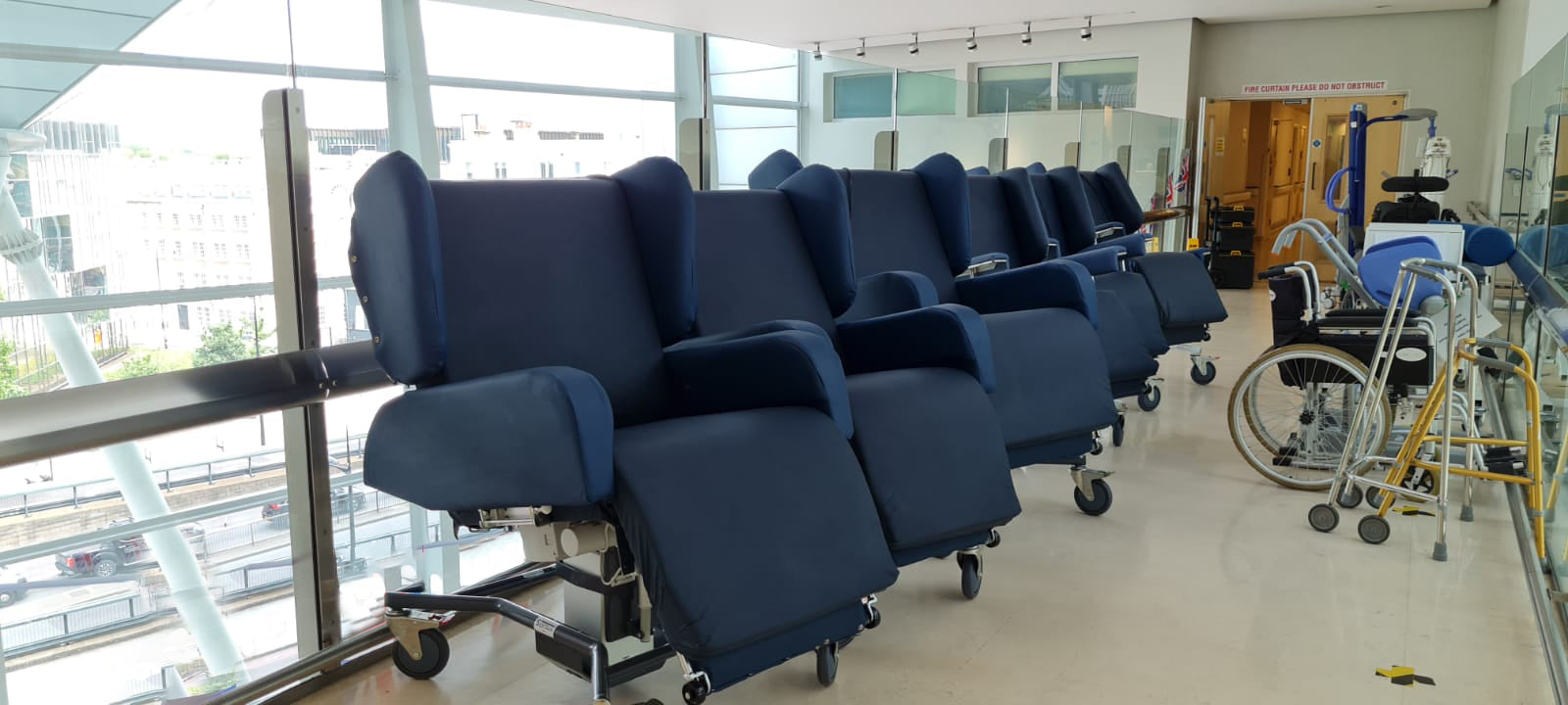 Multifunctional early mobilisation chairs